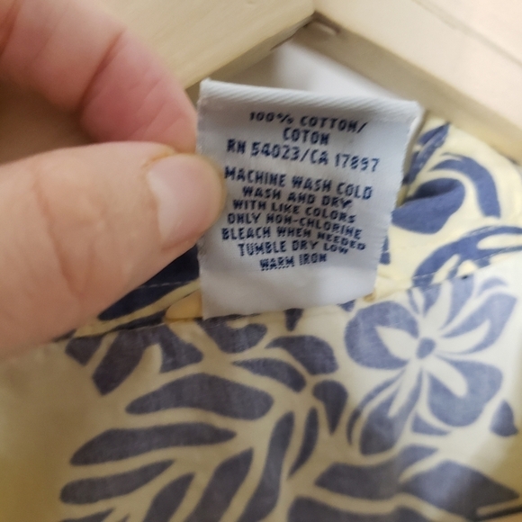 Old Navy Pineapple Hawaiian ButtonUp Collar Shirt - Picture 7 of 11